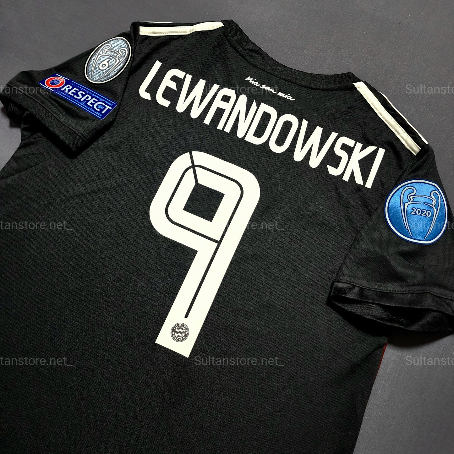 Lewandowski 2022/23 Bayern Third Kit